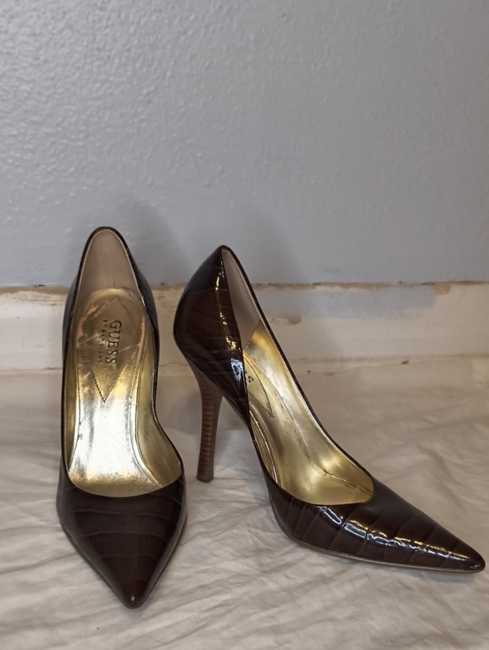 GUESS By Marciano Brown Croc-Embossed Pointed Toe High Heels Size 8 AL
